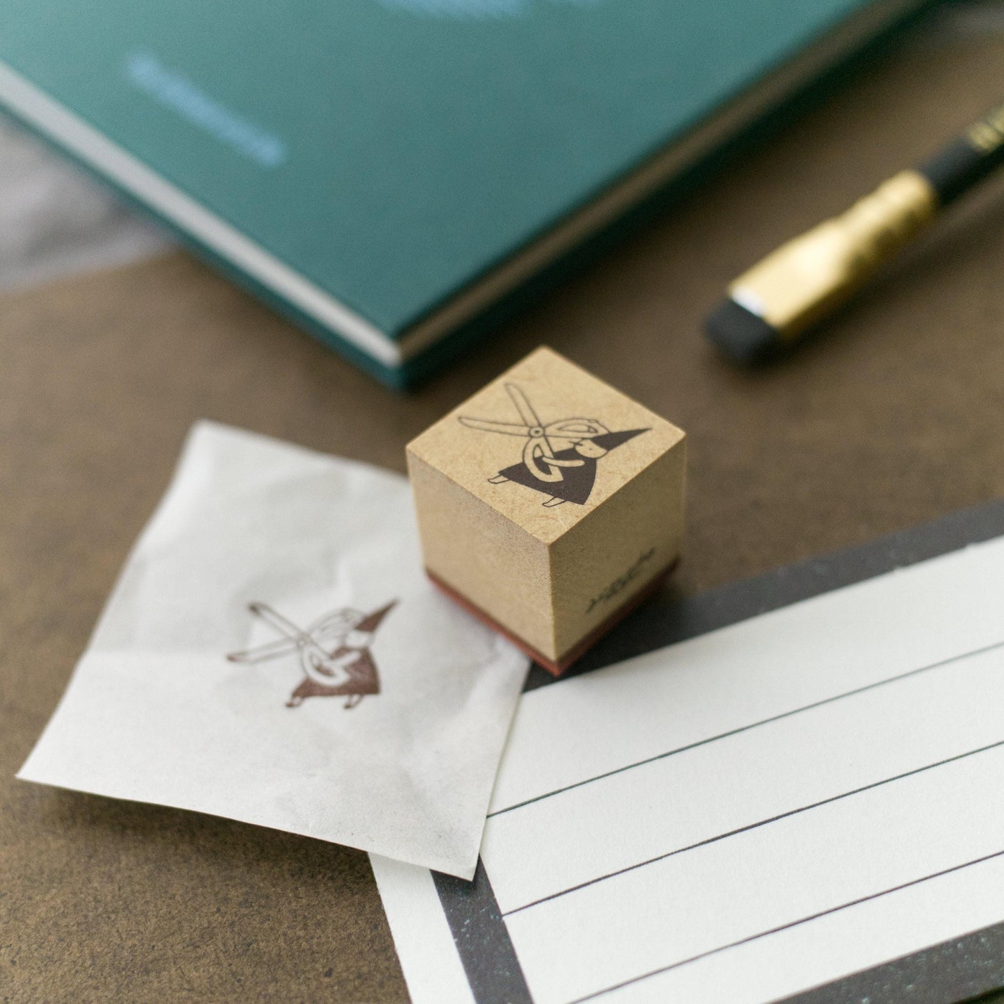 Stationery Fairy Brevpapir Nisse 'Scissors' - Wooden Stamp by Avocado Mori (Rare, Christmas gift)