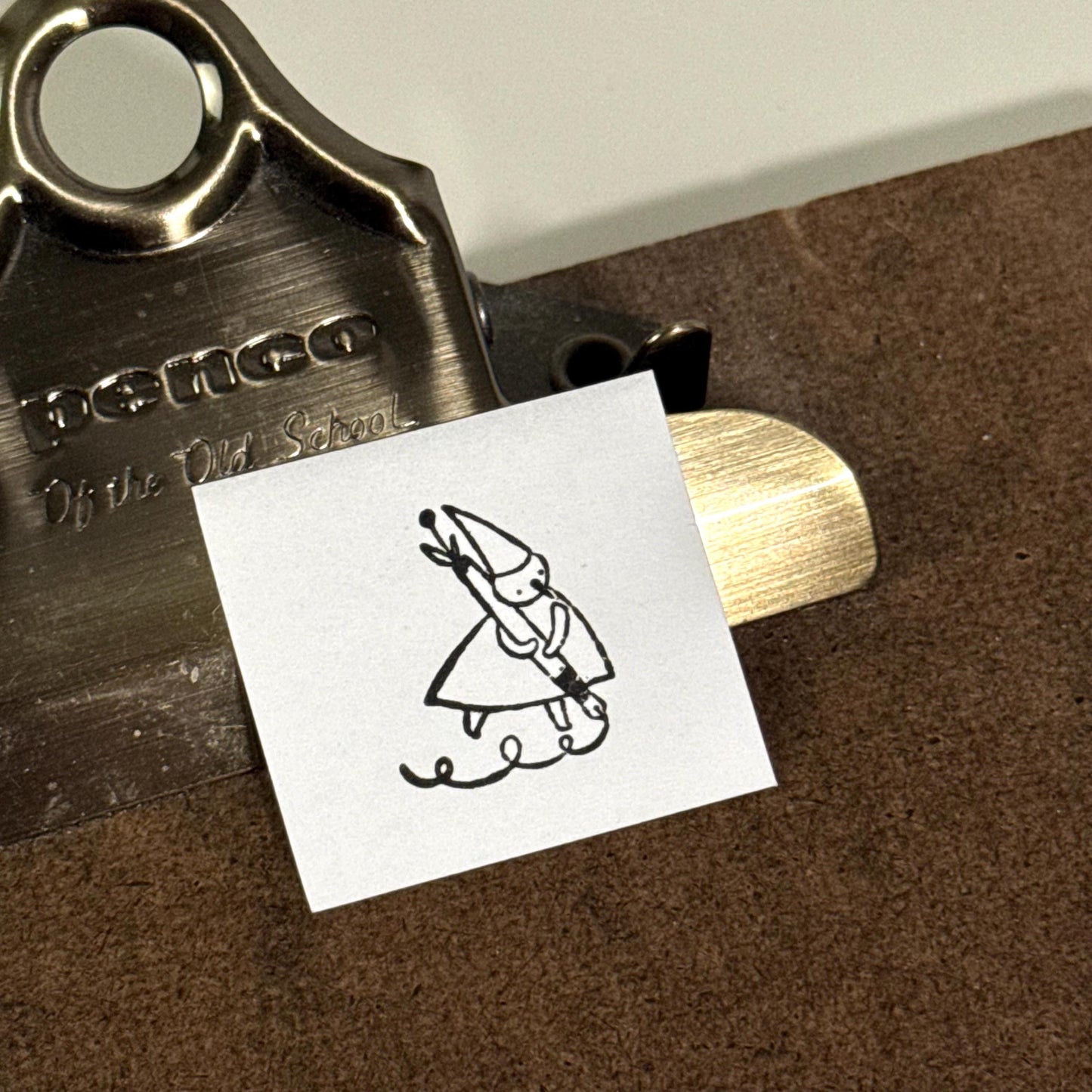 Stationery Fairy Brevpapir Nisse 'Fountain Pen' - Wooden Stamp by Avocado Mori (Rare, Christmas gift)