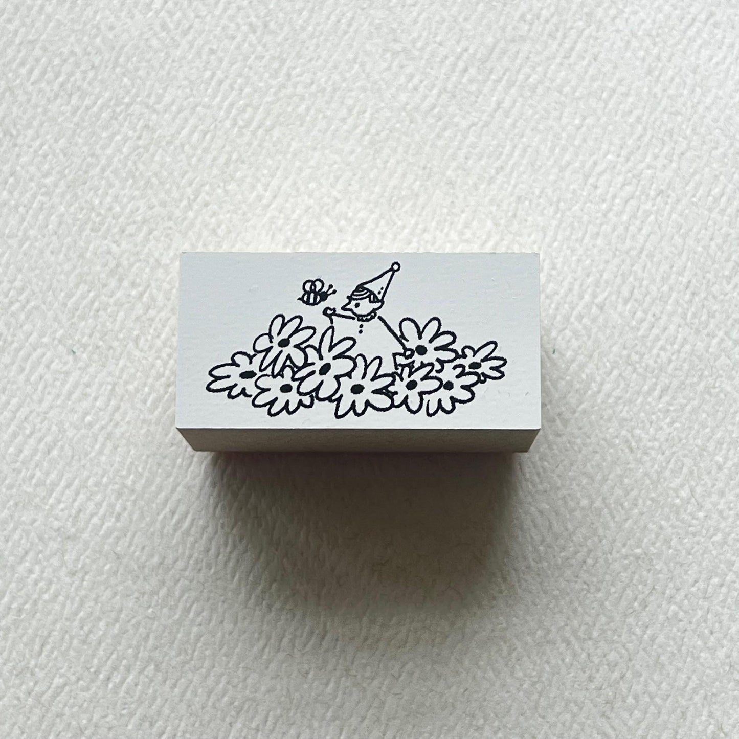 [Pre-order] 'Hide and Seek Series' Flowers and Bee Stamp